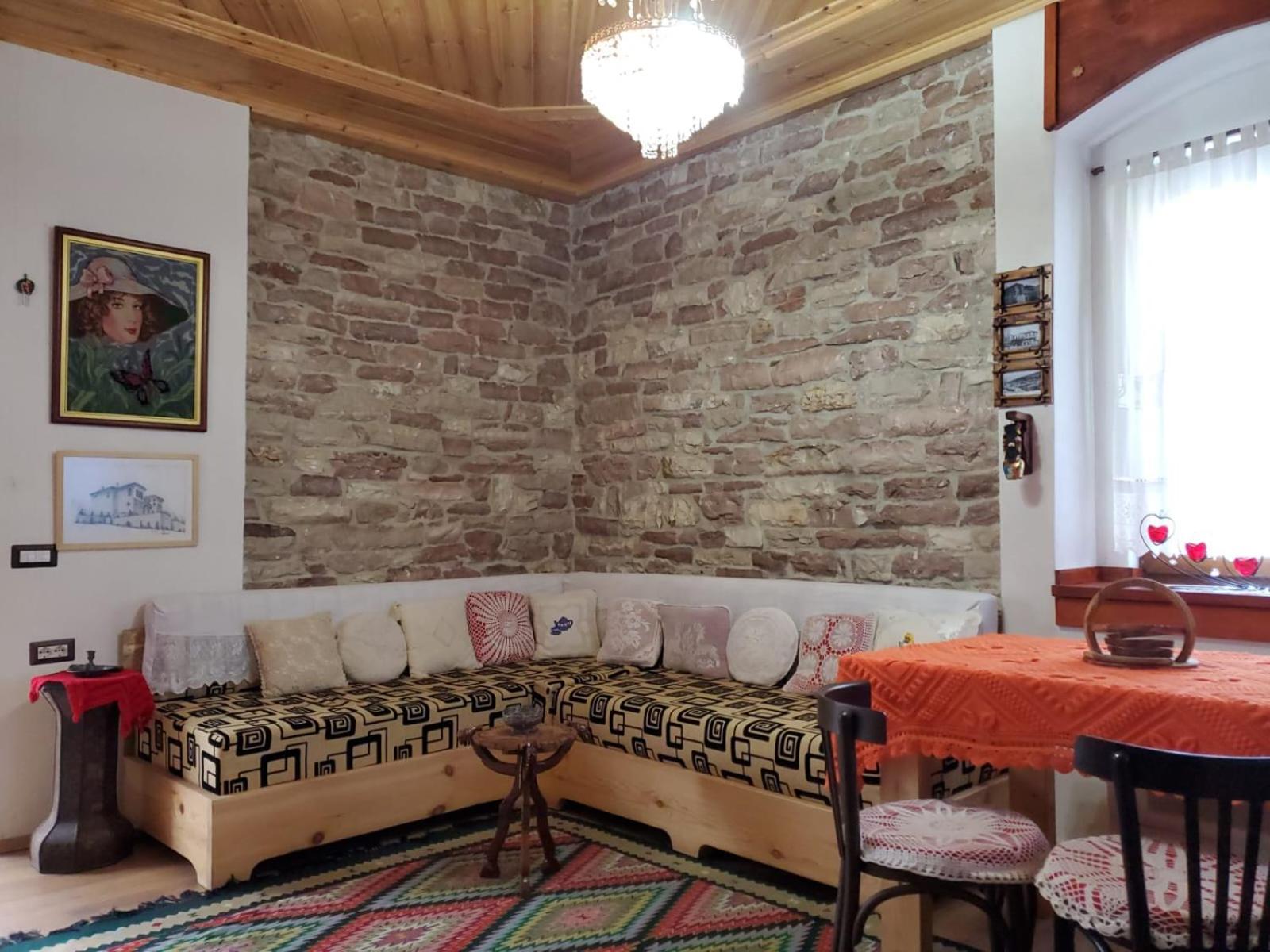 Aria Villaer Gjirokastër